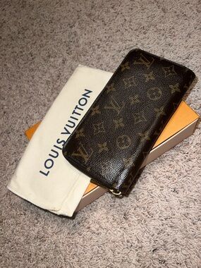 EUC Louis Vuitton Monogram Leather Brown & Gold Zippy Wallet